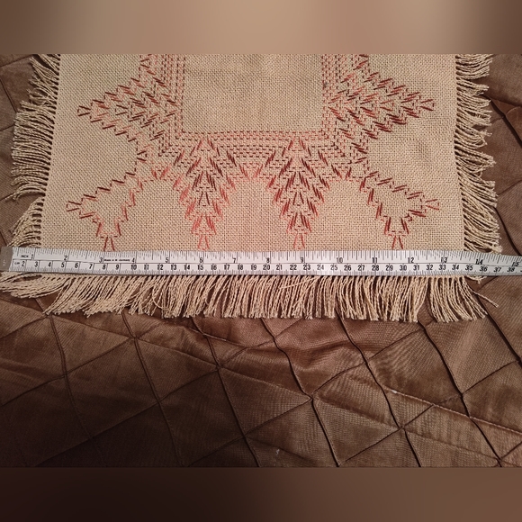 2 NWOT hand embroidered doilies - Picture 6 of 7